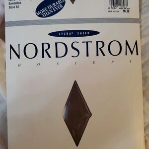 Nordstrom Pantyhose Control Top style 92 Sz B in TAUPE New